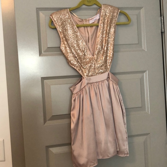 Beautiful formal dress in blush color - Picture 1 of 2